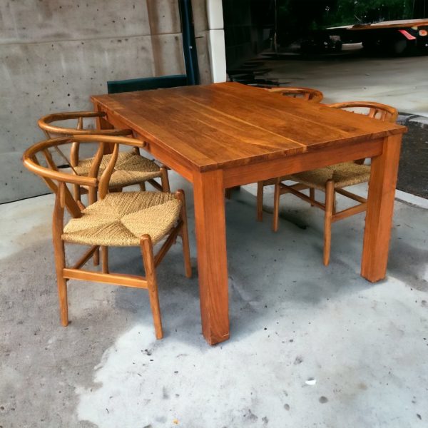 Elegant Dave Teak Dining Table (160cm) with Solid Legs